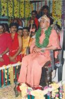 HH Shrimat Sadyojat Shankarashram Swamiji ascending the Shri Chitrapur Mathadhipati Peetha (27 Feb 1997)